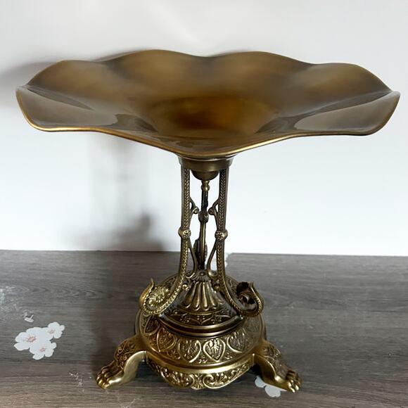 VNTG Elegant Solid BRASS Ruffled Table Centerpiece Fruit Bowl Display Claw Feet - Picture 1 of 10